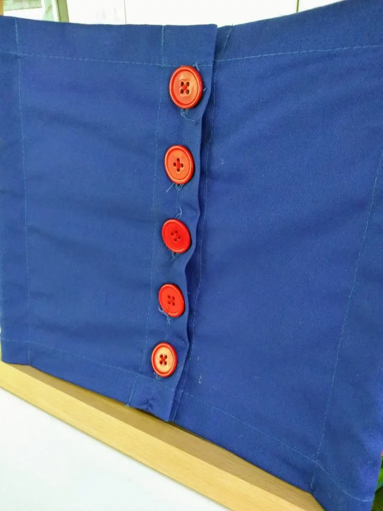 close up of Montessori Button frame.