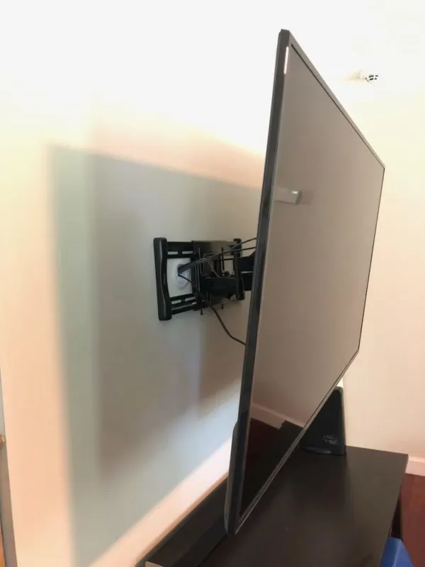 mounted tv on wall