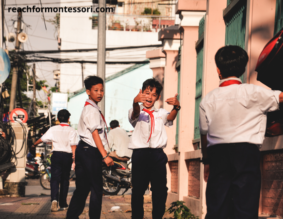 kids fighting in the street, an effect of permissive and inattentive parenting style