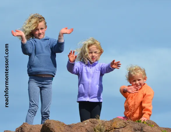 3 kids waving hapily