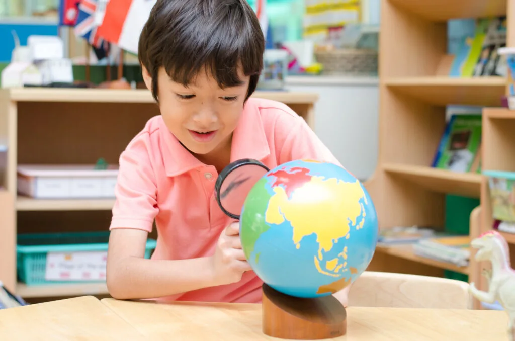 Globe des continents Montessori : Comment le fabriquer ?