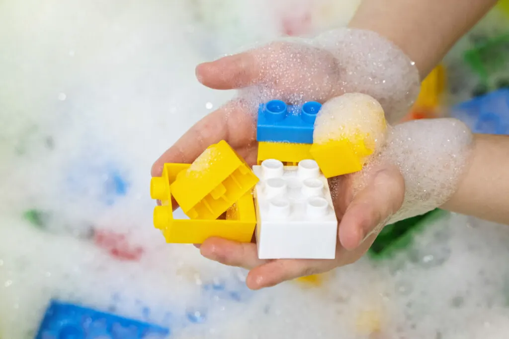 https://reachformontessori.com/wp-content/uploads/2021/10/montessori-bath-toys-1-scaled-1024x683.jpg.webp