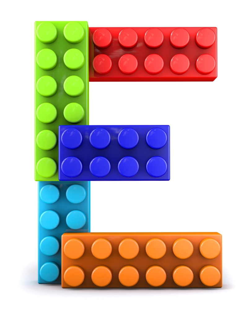 Слика слова Е направљена од лего играчака за играчке које почињу словом Е.
