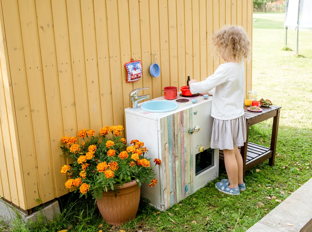 Toddler sales mud kitchen